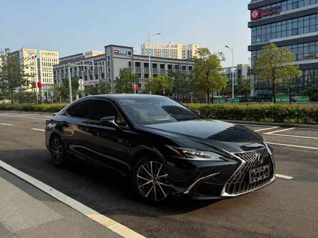 Lexus ES — Фото автомобиля 10