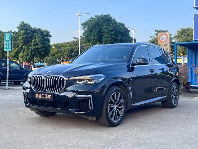 Фотография автомобиля — BMW X5