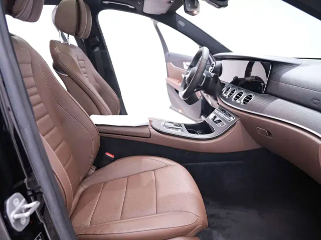 Mercedes-Benz E-Class — Фото автомобиля 17