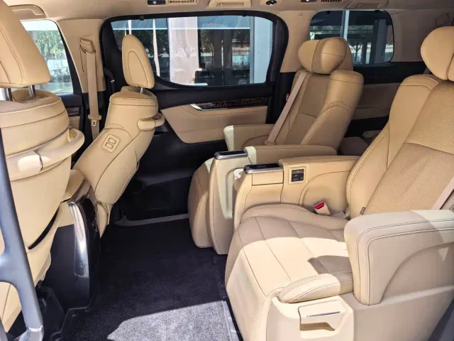 Toyota Alphard — Фото автомобиля 26