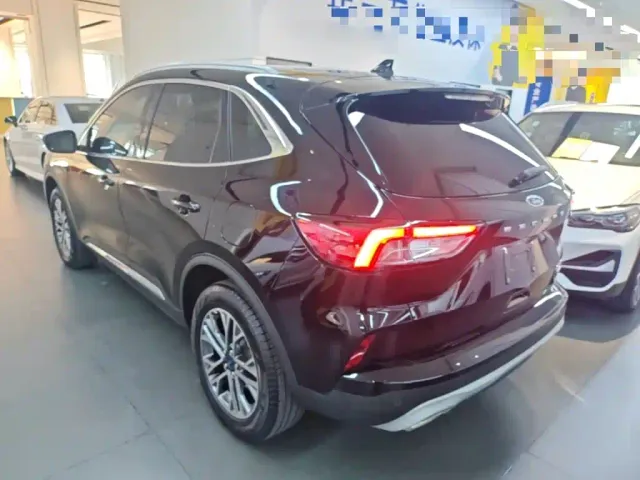 Ford Escape — Фото автомобиля 4