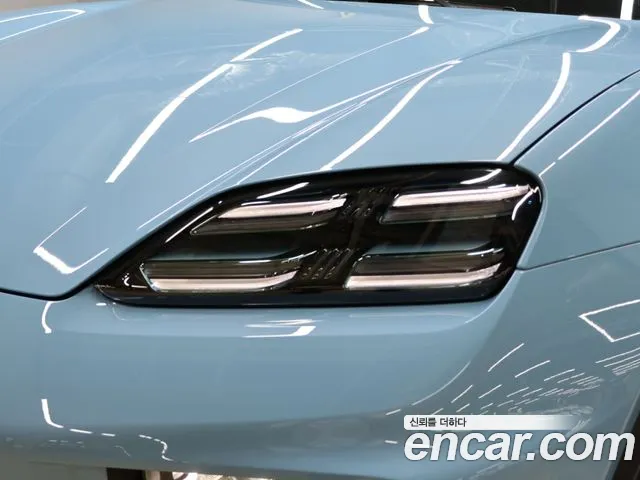 Porsche Macan Electric — Фото автомобиля 6