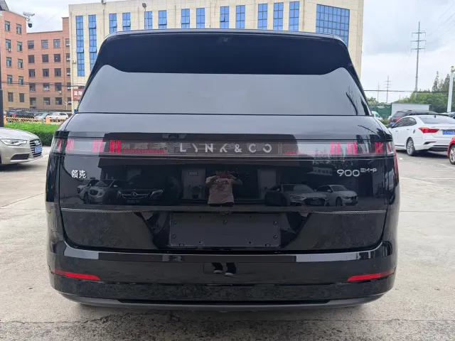 Lynk & Co 900 — Фото автомобиля 3