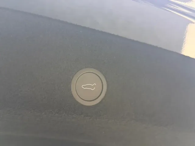 Tesla Model Y — Фото автомобиля 20