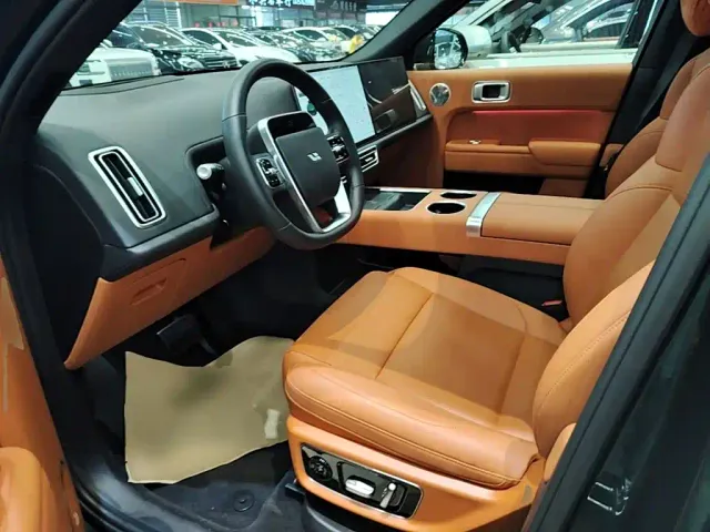 Li Auto L9 — Фото автомобиля 14