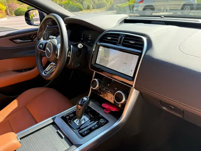 Jaguar XEL — Фото автомобиля 9