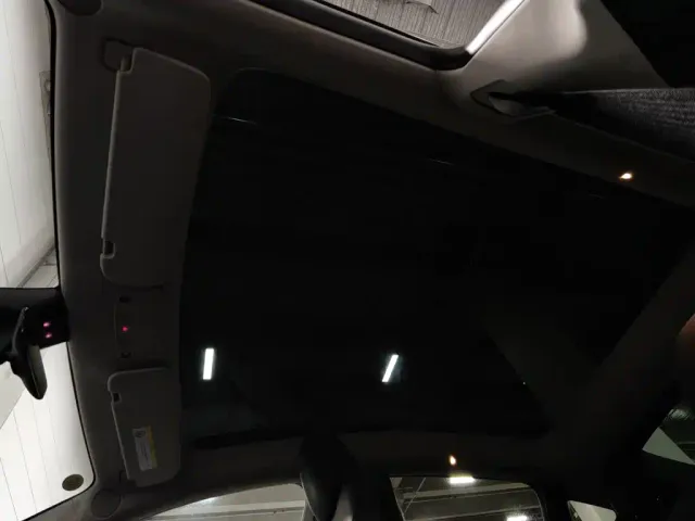 Tesla Model Y — Фото автомобиля 14