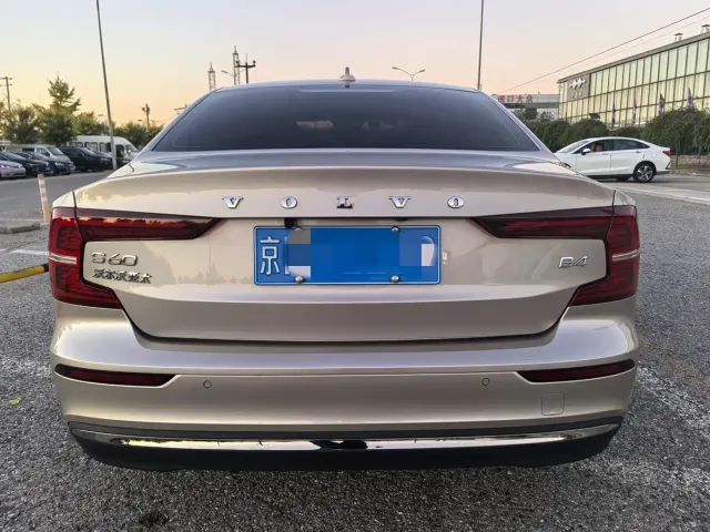 Volvo S60 — Фото автомобиля 4