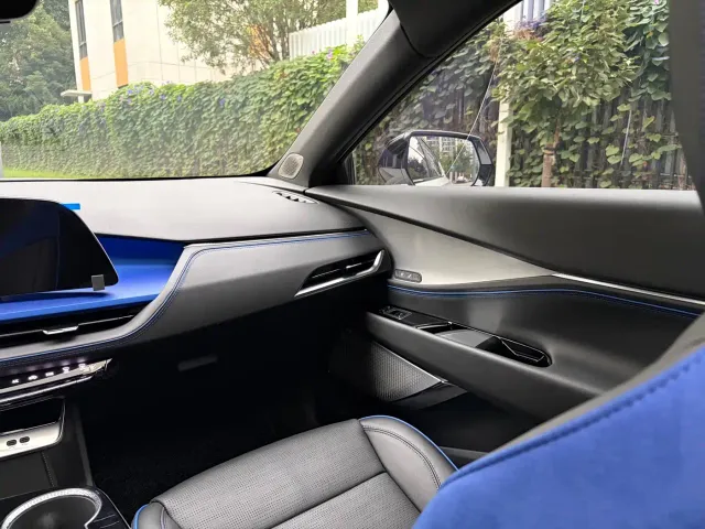 Cadillac GT4 — Фото автомобиля 20