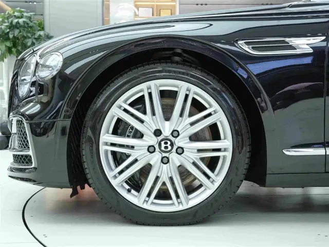 Bentley Flying Spur — Фото автомобиля 22