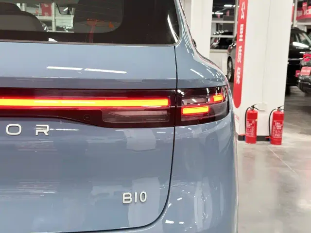 Leapmotor B10 — Фото автомобиля 12