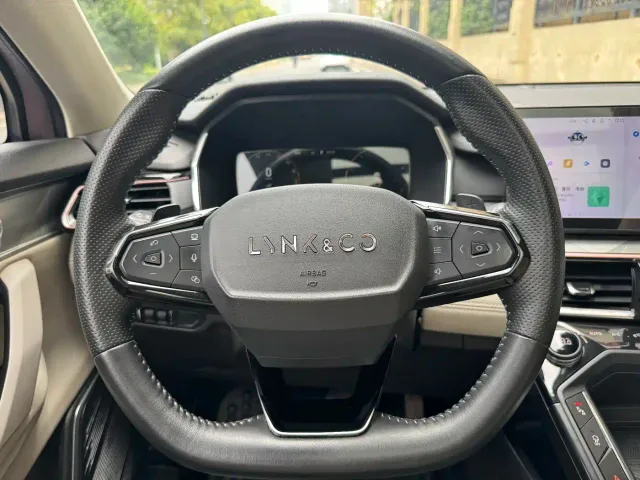 Lynk & Co 06 — Фото автомобиля 13