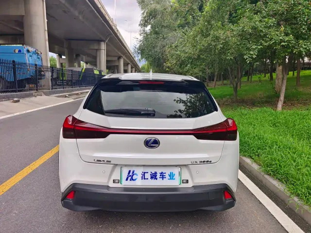 Lexus UX — Фото автомобиля 5