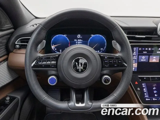 Maserati Grecale — Фото автомобиля 13