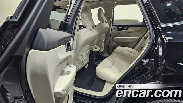 Вольво XC60 — Фото автомобиля 23