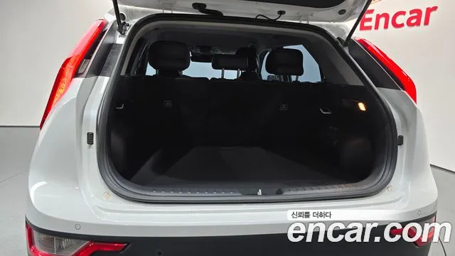 Kia Niro — Фото автомобиля 30