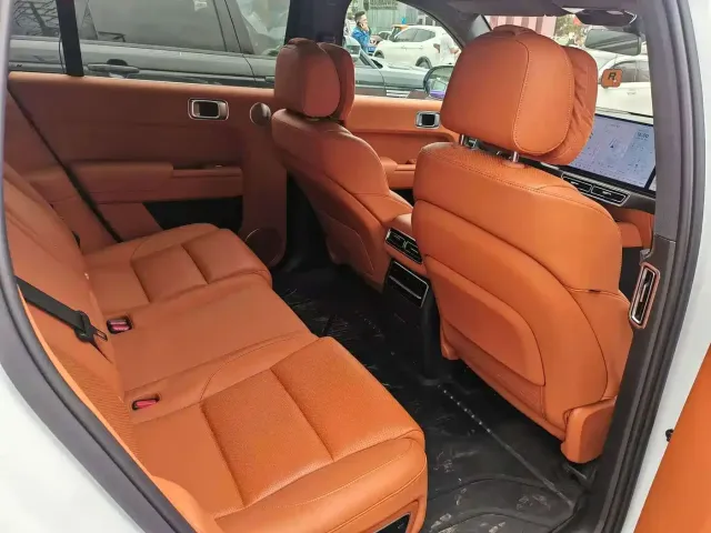 Li Auto L7 — Фото автомобиля 4