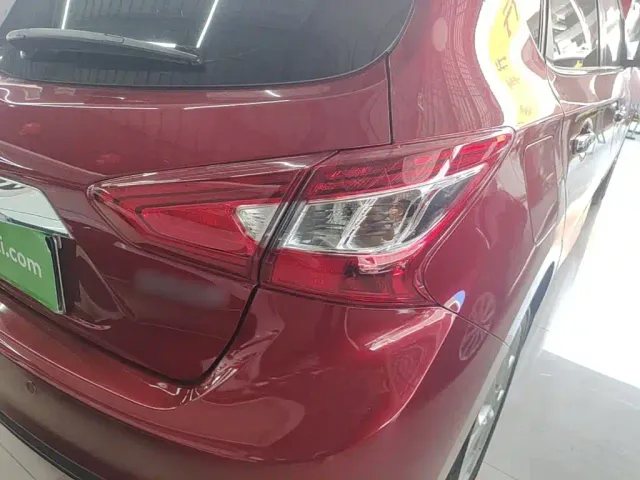 Nissan Tiida — Фото автомобиля 7