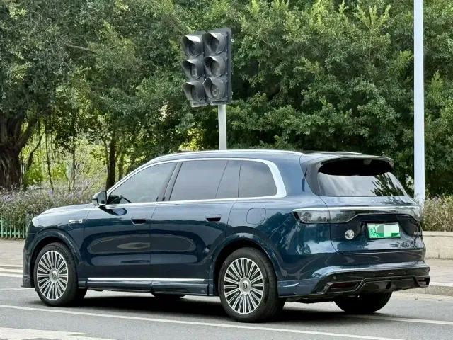 Aito M8 — Фото автомобиля 3