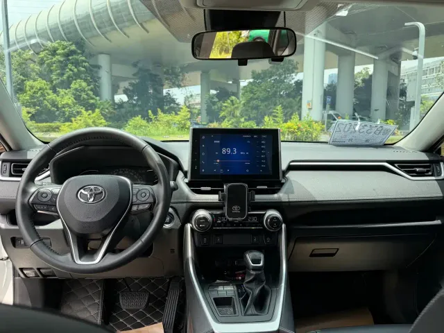 Toyota RAV4 — Фото автомобиля 5