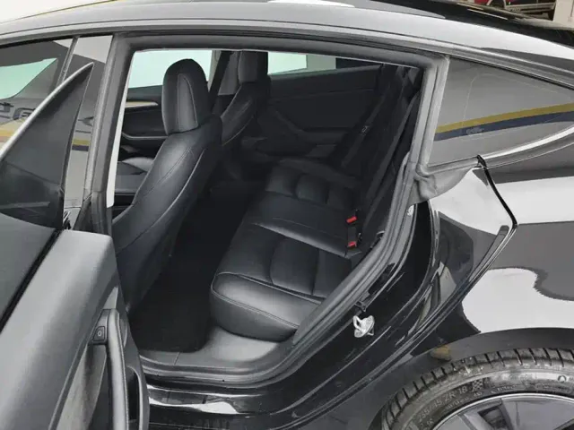 Tesla Model 3 — Фото автомобиля 11