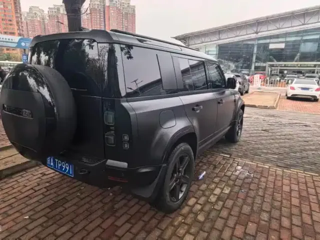 Land Rover Defender — Фото автомобиля 13
