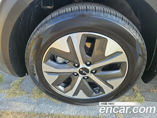 Kia Niro — Фото автомобиля 19