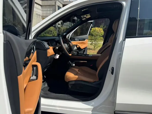 Geely Boyue L — Фото автомобиля 4