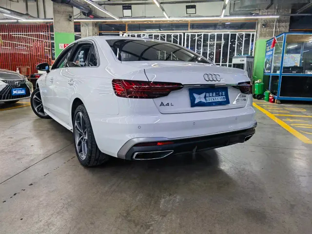 Audi A4L — Фото автомобиля 4