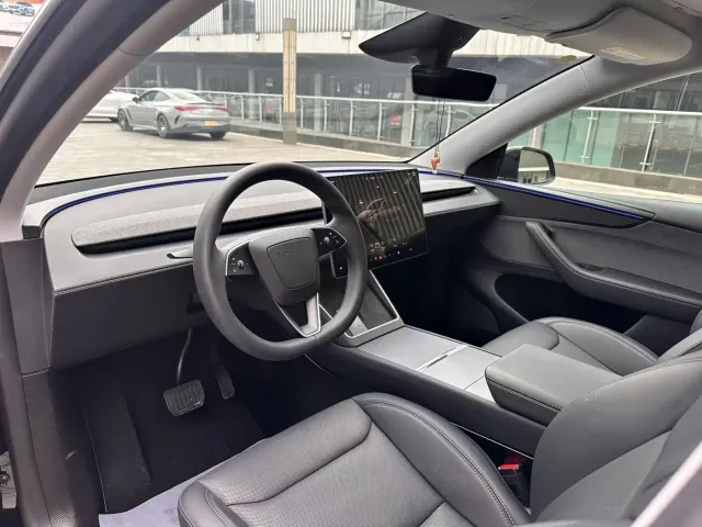 Tesla Model Y — Фото автомобиля 4