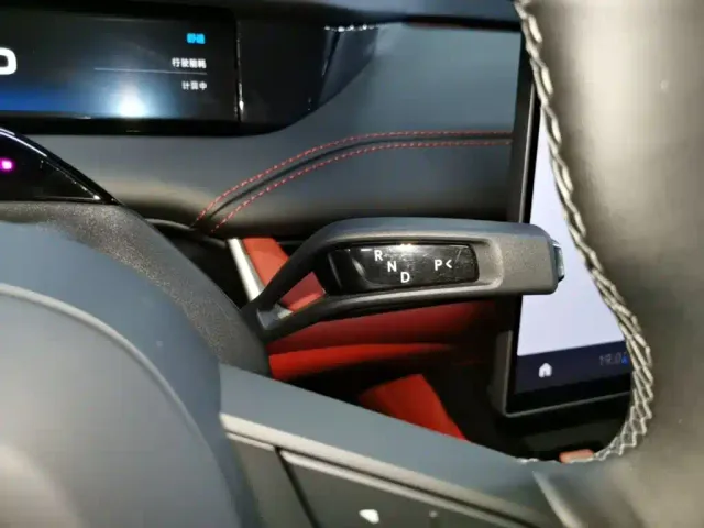 Xiaomi SU7 — Фото автомобиля 13