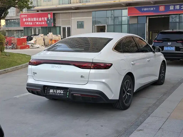 BYD Qin L — Фото автомобиля 9
