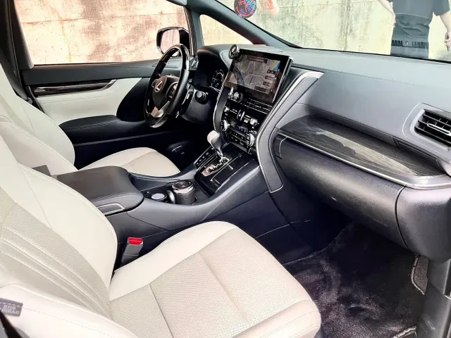 Lexus LM — Фото автомобиля 17