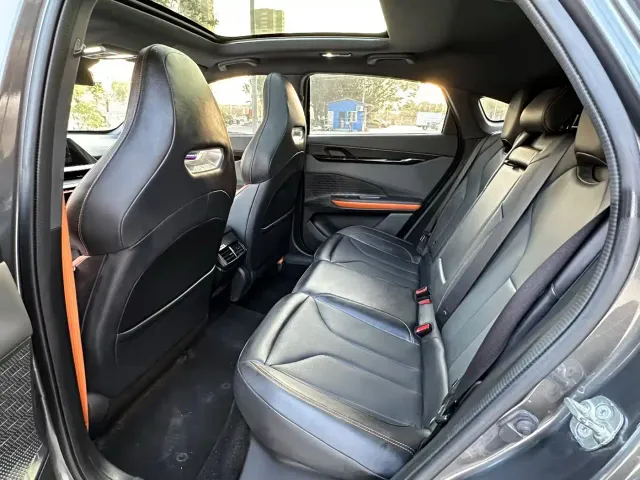 Changan Changan UNI-V 2024 1.5T Deluxe — Фото автомобиля 4