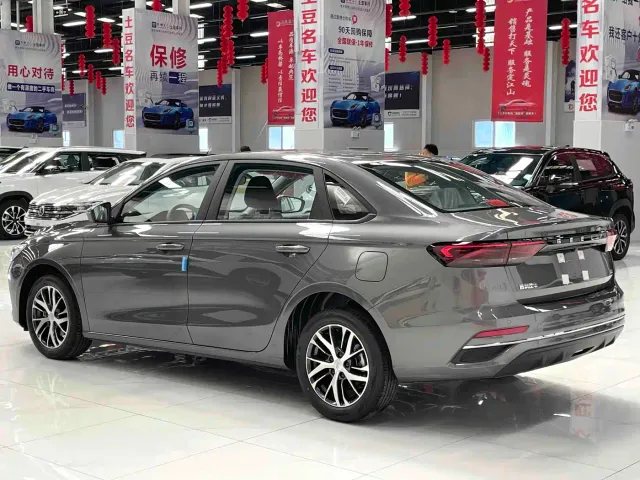 Geely Emgrand — Фото автомобиля 4