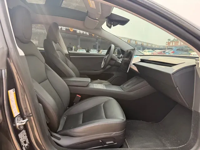 Tesla Model 3 — Фото автомобиля 8