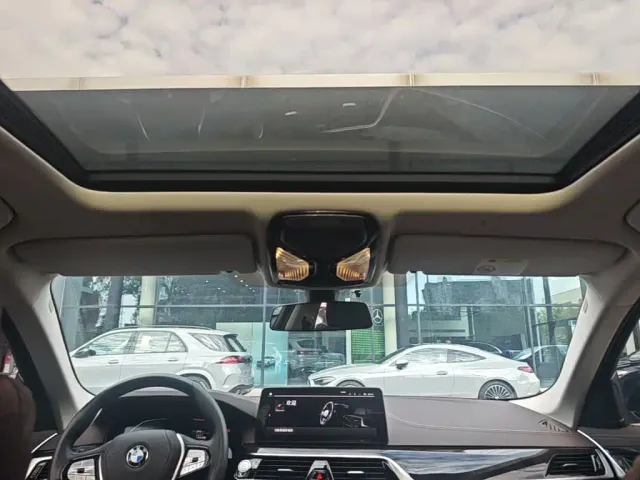 BMW 5 Series — Фото автомобиля 22