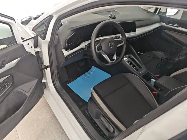 Volkswagen Golf — Фото автомобиля 15