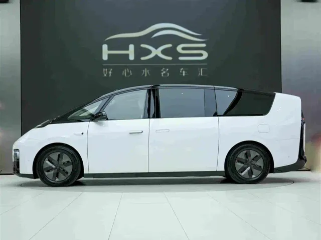 Li Auto MEGA — Фото автомобиля 3