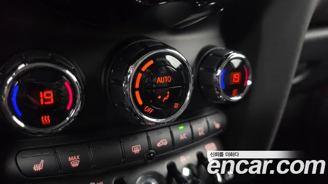 Mini Cooper Cooper 5 дверей Classic — Фото автомобиля 26