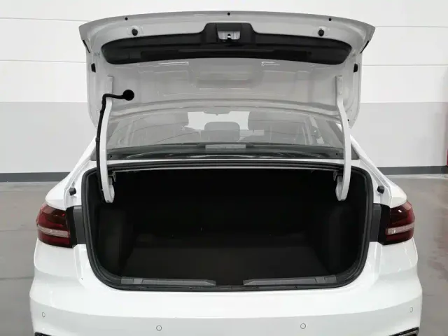 Volkswagen Lavida 2024 Model 1.5L Automatic Starlight 5 Million Edition — Фото автомобиля 16