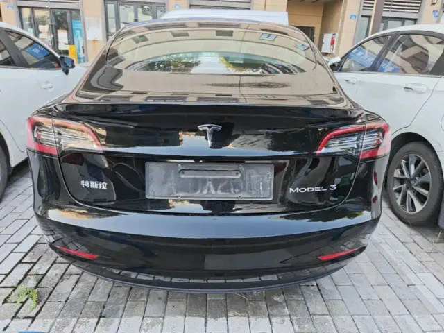 Tesla Model 3 — Фото автомобиля 5