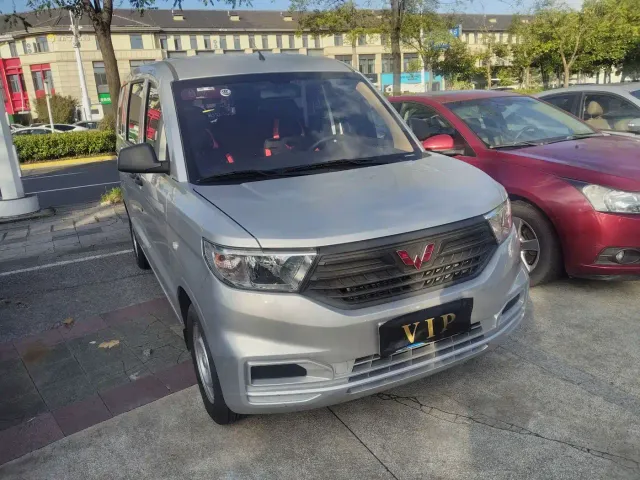 Wuling Hongguang V — Фото автомобиля 2