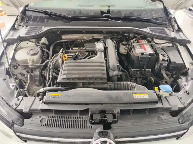Volkswagen Golf — Фото автомобиля 9
