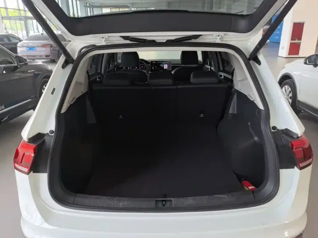 Volkswagen Tiguan L — Фото автомобиля 14