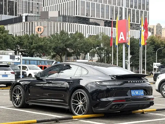Porsche Panamera — Фото автомобиля 8