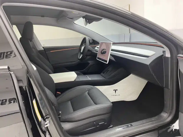 Tesla Model 3 — Фото автомобиля 18