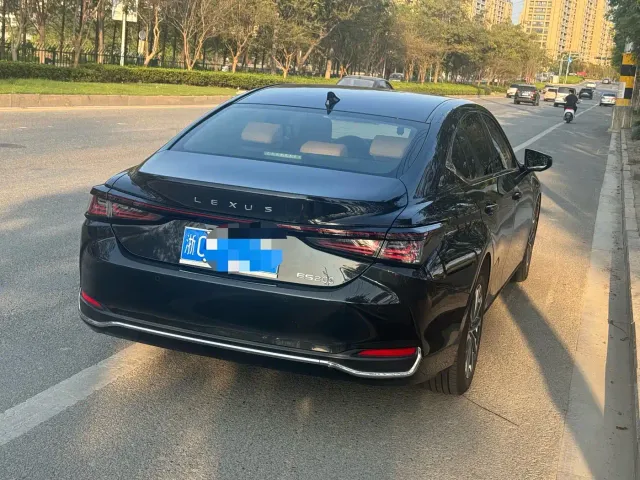 Lexus ES — Фото автомобиля 2