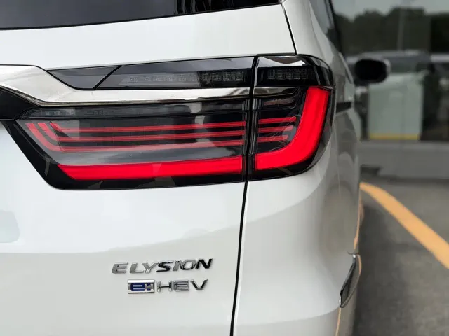 Honda Elysion — Фото автомобиля 23