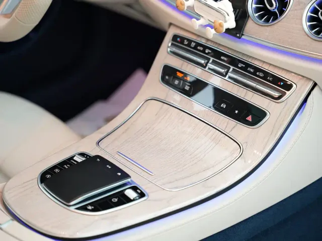 Mercedes-Benz E-Class — Фото автомобиля 8